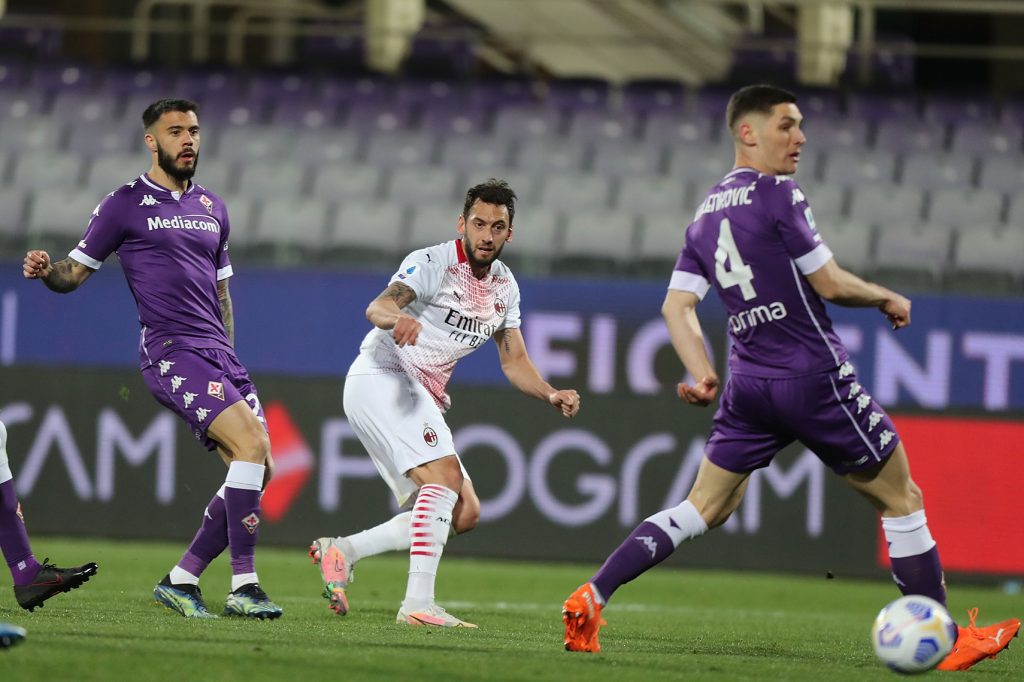 Il goal di Calhanoglu contro la Fiorentina