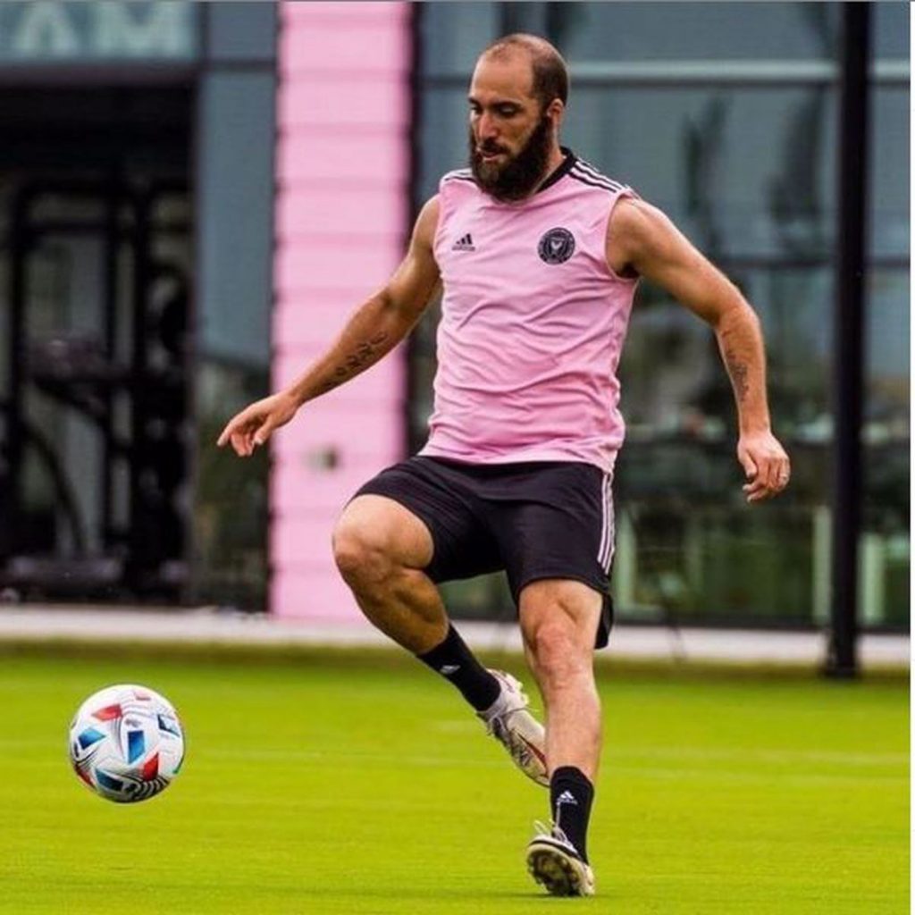 Higuain durante l'allenamento odierno con l'Inter Miami