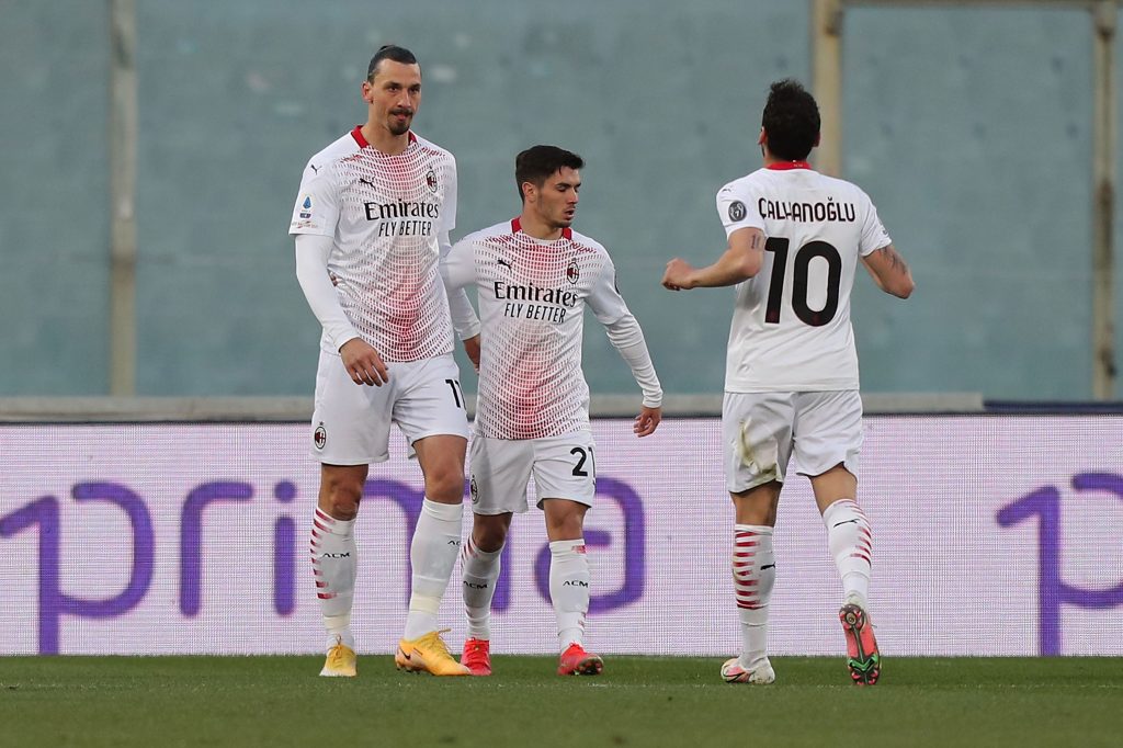 Abbraccio a Firenze tra Ibrahimovic, Brahim Diaz e Calhanoglu