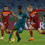 Kessie palla al piede attaccato da Karsdorp e Bruno Peres in Roma-Milan