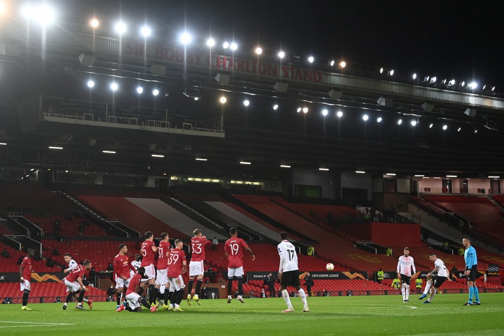 Veduta parziale dell'Old Trafford su una punizione in favore del Milan