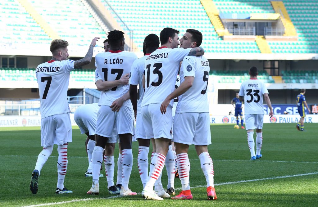 Il Milan festeggia il goal di Diogo Dalot contro il Verona