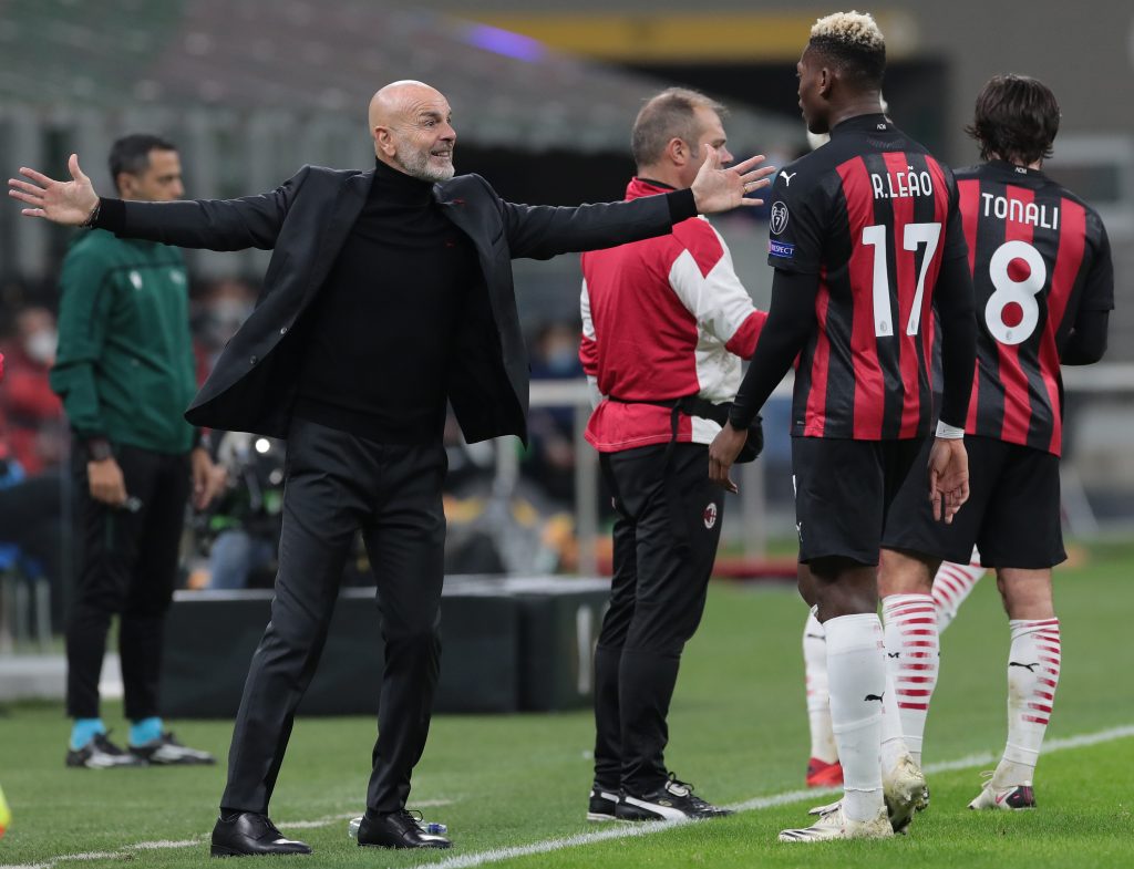 Pioli assieme a Leao e Tonali durante un match di Europa League