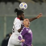 Kessie del Milan sovrasta Ribery della Fiorentina