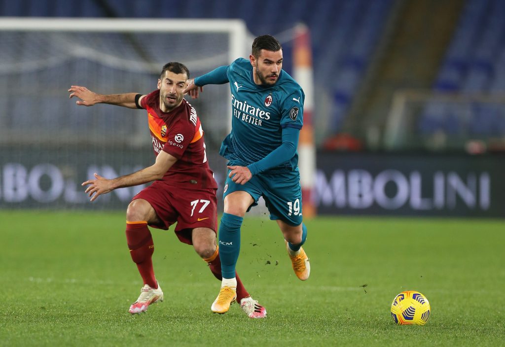 Theo Hernandez sposta di forza Mkitìharyan della Roma