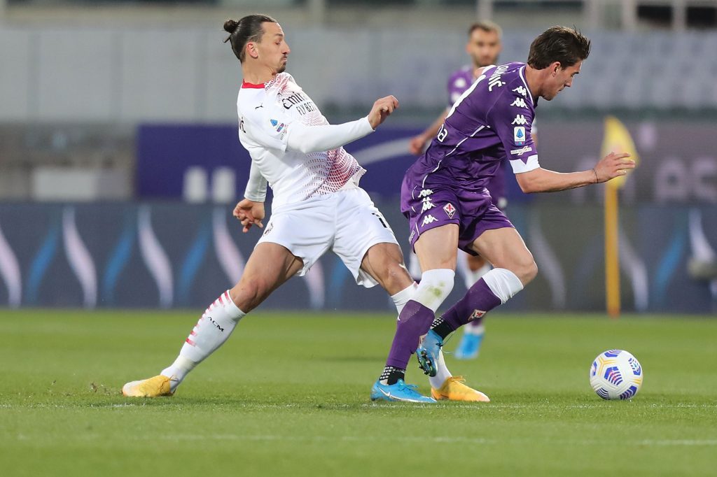 Dusan Vlahovic a contrasto con Zlatan Ibrahimovic.Dusan Vlahovic a contrasto con Zlatan Ibrahimovic.Dusan Vlahovic a contrasto con Zlatan Ibrahimovic.