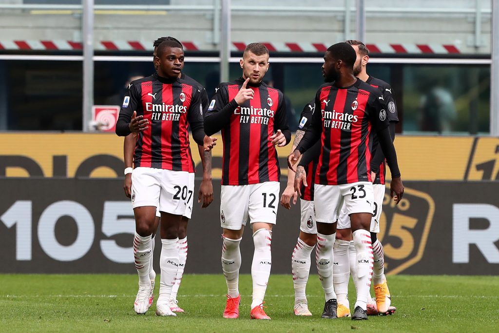 Il Milan festeggia dopo un gol segnato contro il Genoa