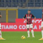Ibrahimovic e Calhanoglu sul pallone; sullo sfondo, Bennacer.