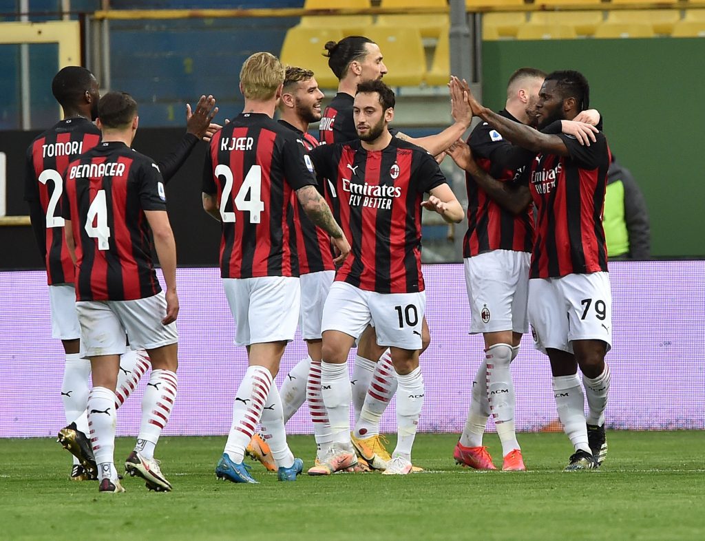 Il Milan festeggia dopo un gol siglato contro il Parma.Il Milan festeggia dopo un gol siglato contro il Parma.