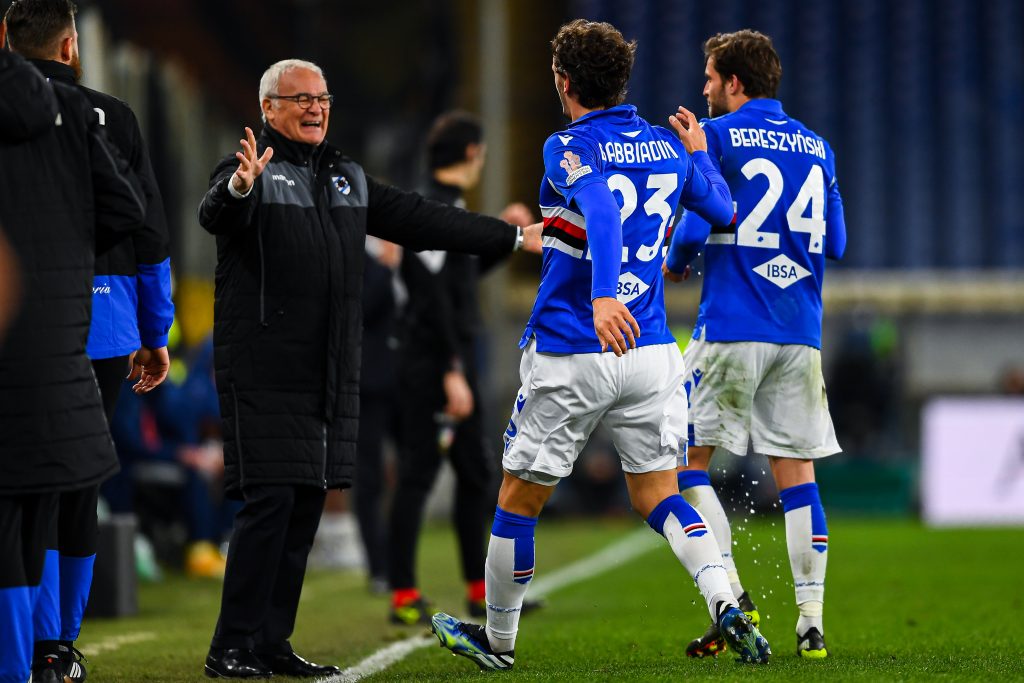Ranieri abbraccia Gabbiadini e Bereszynski della Sampdoria