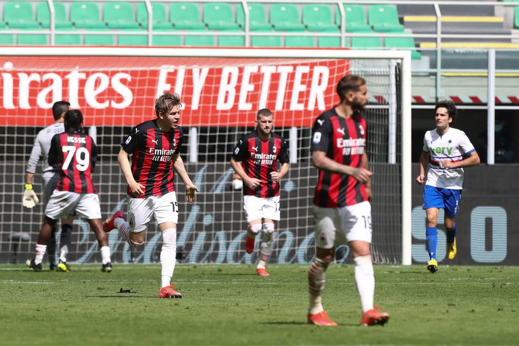 L'esultanza di Hauge dopo il goal contro la Sampdoria