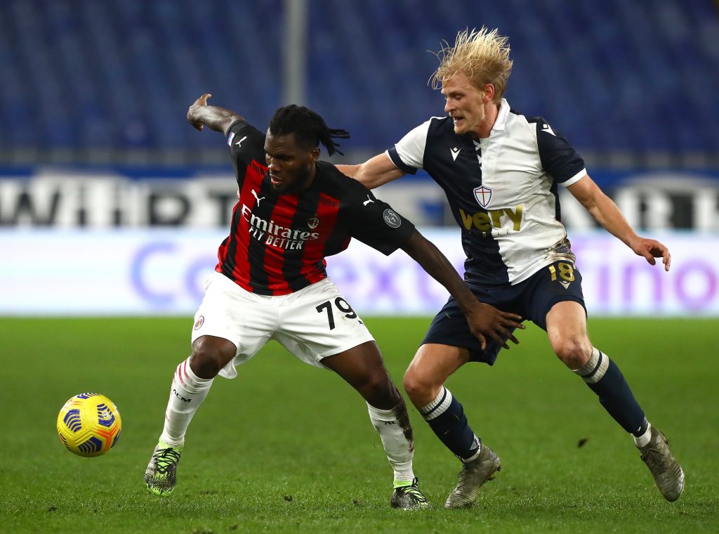 Kessie del Milan protegge palla dall'attacco di Thorsby della Sampdoria