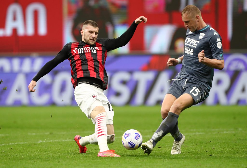 Contrasto tra Rebic e Glik in Milan-Benevento