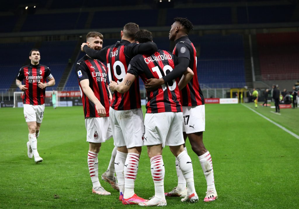 Il Milan esulta dopo il gol al Benevento