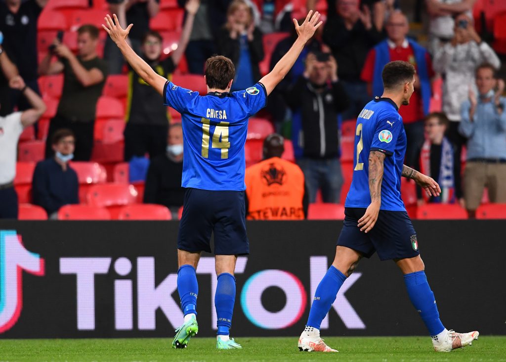 Chiesa festeggia il gol del vantaggio sull'Austria