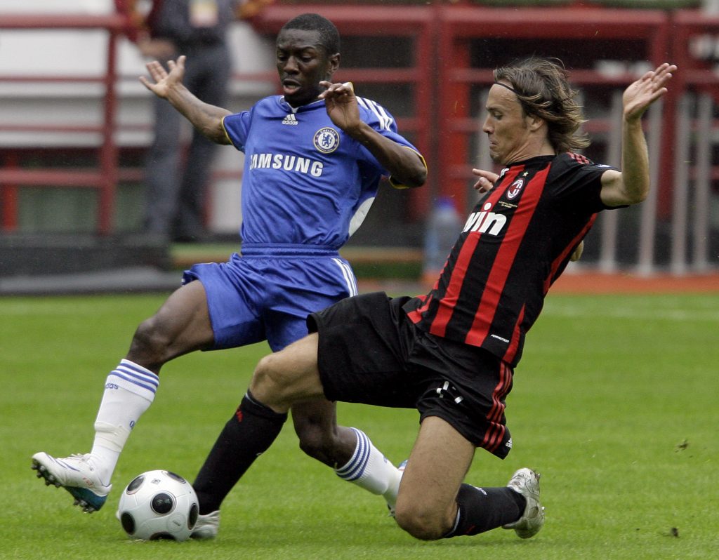 Dario Simic ex difensore del Milan in azione contro il Chelsea