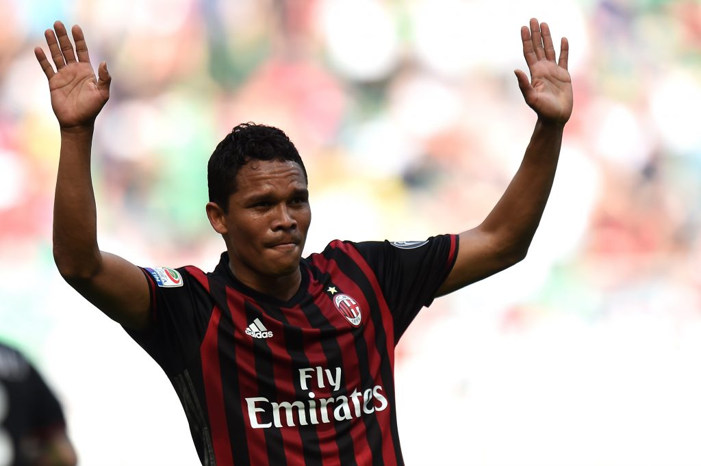 Carlos Bacca con la maglia del Milan