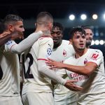 Il Milan esulta dopo un gol contro il Liverpool.
