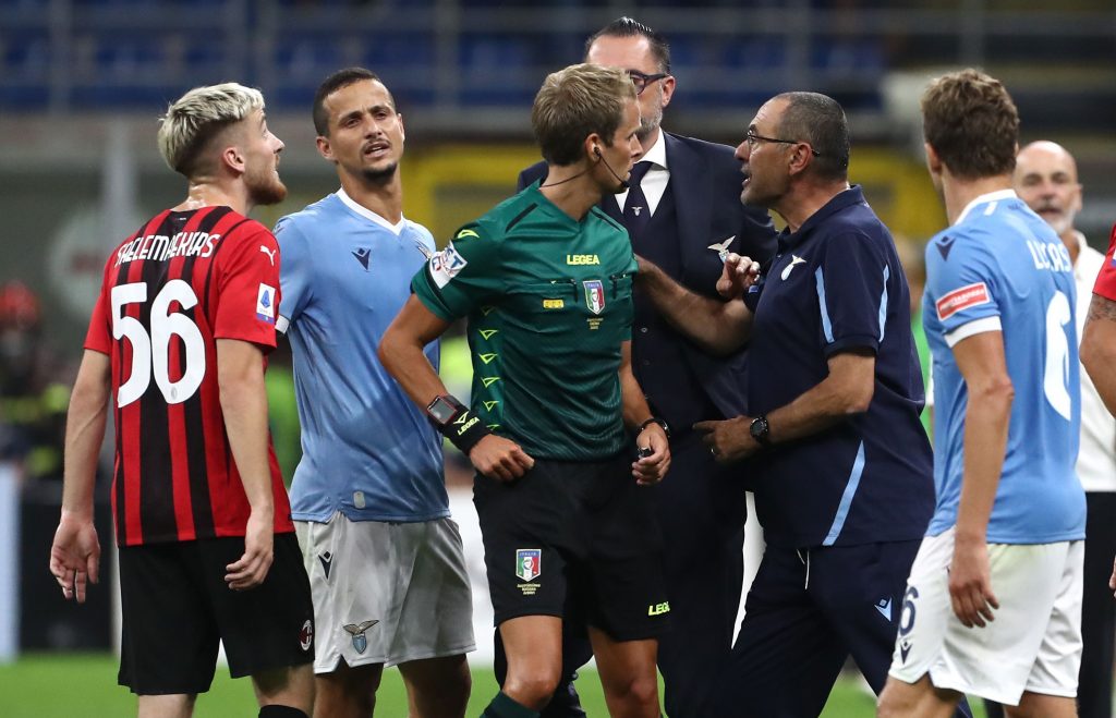 Un frame delle scintille a fine partita tra Milan-Lazio