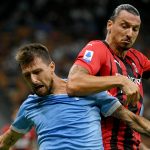 Ibrahimovic a contrasto con Acerbi in Milan-Lazio.
