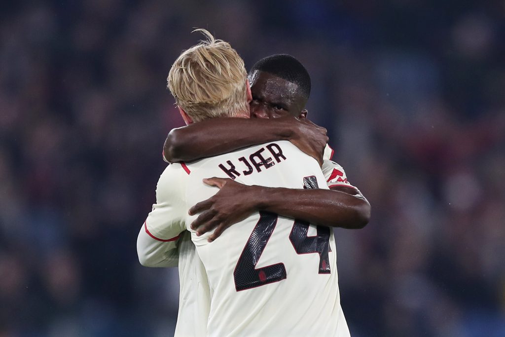 Simon Kjaer e Fikayo Tomori.