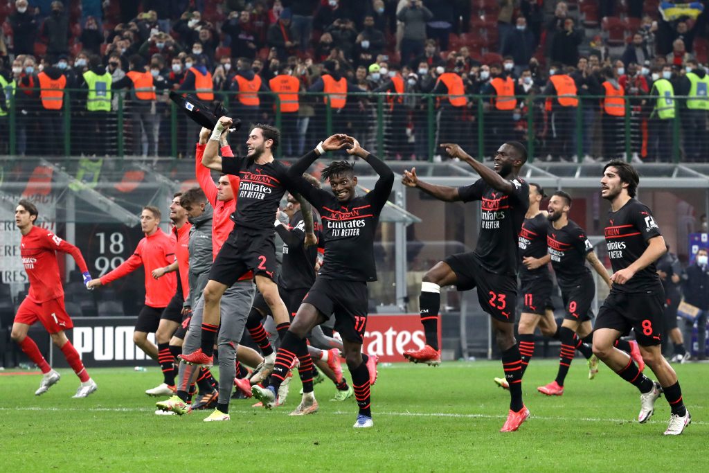 Il Milan festeggia la vittoria sul Verona