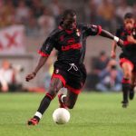 George Weah in azione con la maglia del Milan