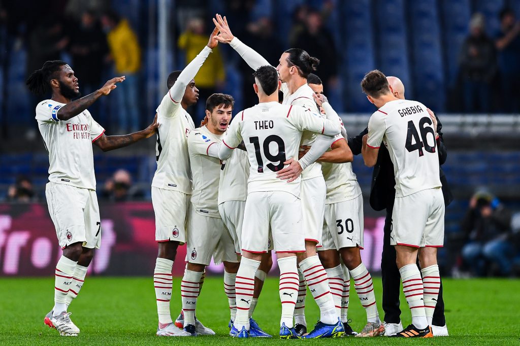 I calciatori del Milan esultano