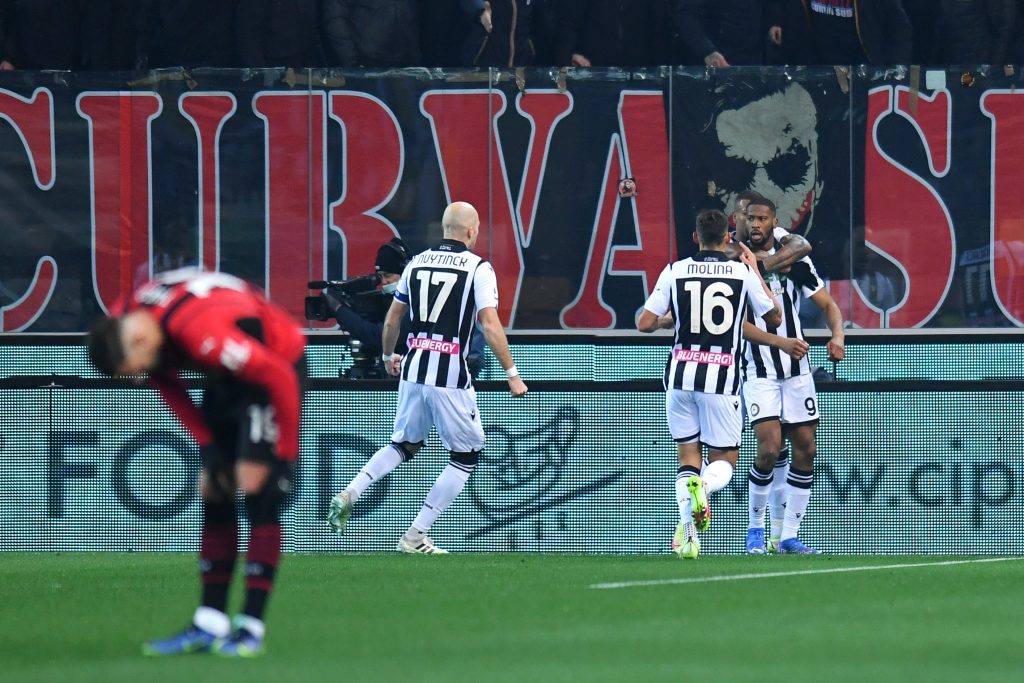 L'Udinese festeggia il gol contro il Milan.