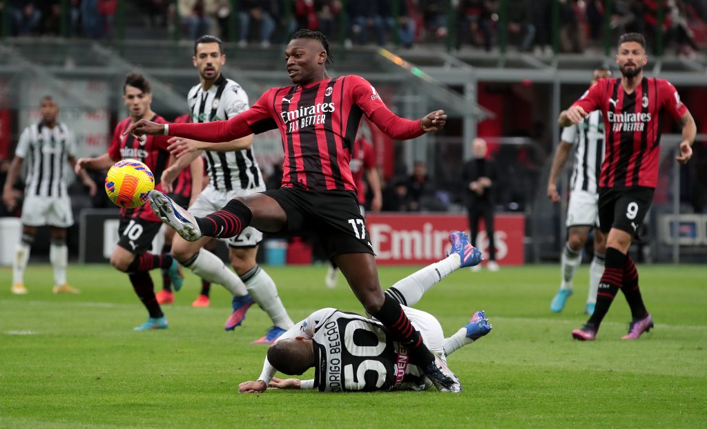 Rafael Leao in azione contro l'Udinese