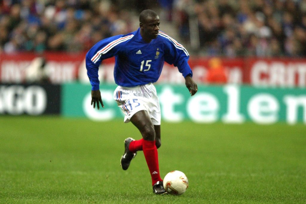 Lilian Thuram in azione con la maglia della Francia del 2002