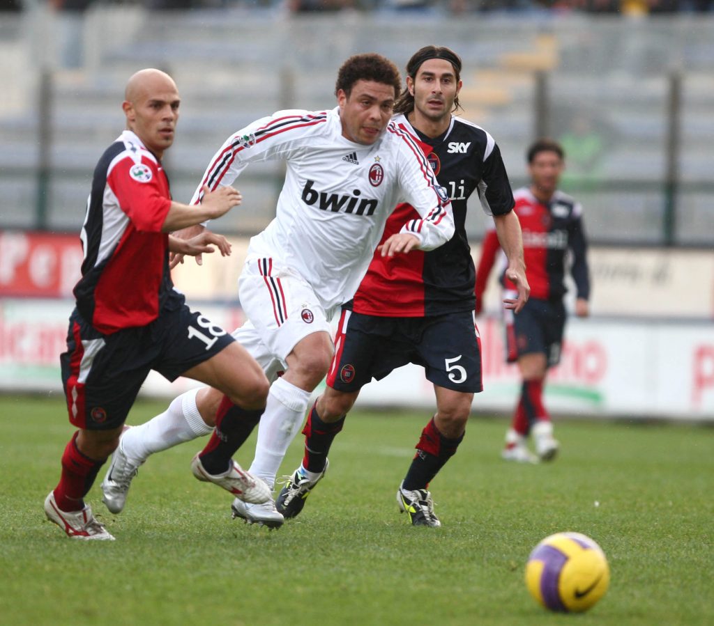 Un frame di Cagliari-Milan del 2007