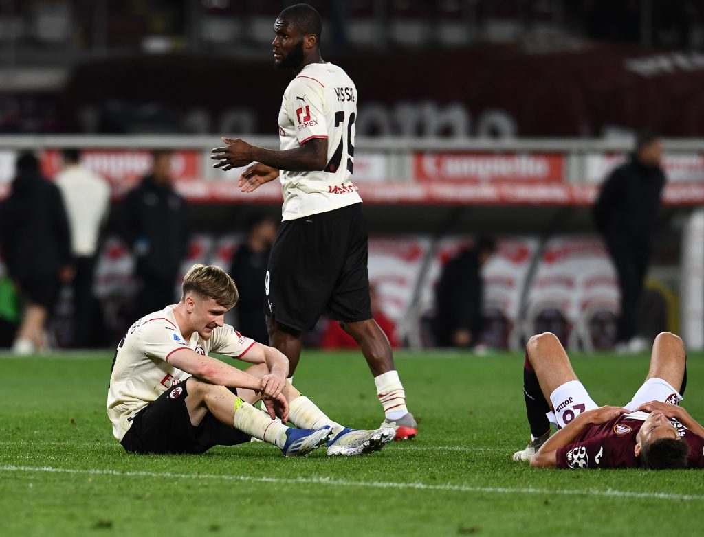 I rossoneri sfiniti dopo il pareggio contro il Torino